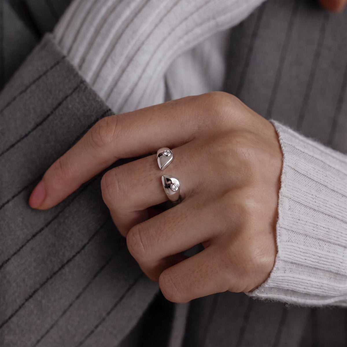 Moissanite Teardrop Ring Gift | Chasing Moon Statement Ring | 14K Gold or White Gold | Gift for Her